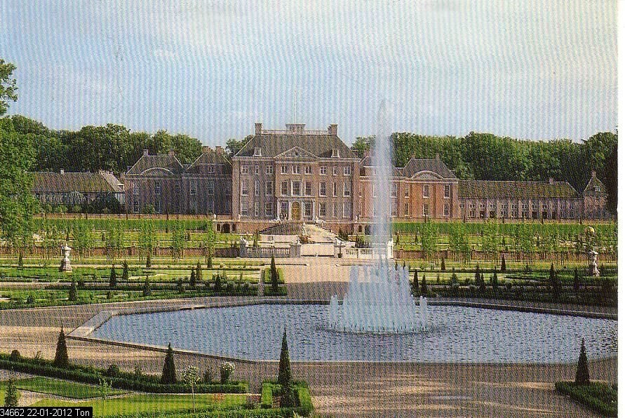 34662	) 	Ansichtkaart 	Apeldoorn	Het Loo	Tuinzijde, Verzenden, 1980 tot heden, Gelopen, Gelderland