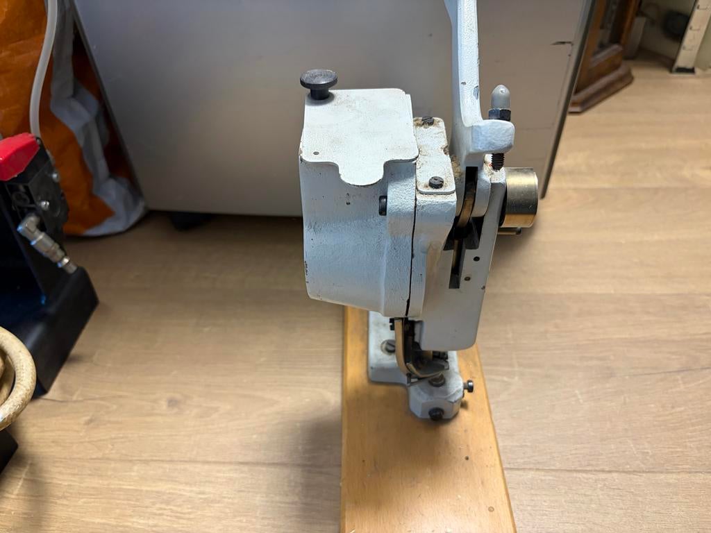 Astor  Spindelmachine Knopenmachine A 88 -  voor ringen, Overige merken, Ophalen of Verzenden, Zo goed als nieuw, Industrieel