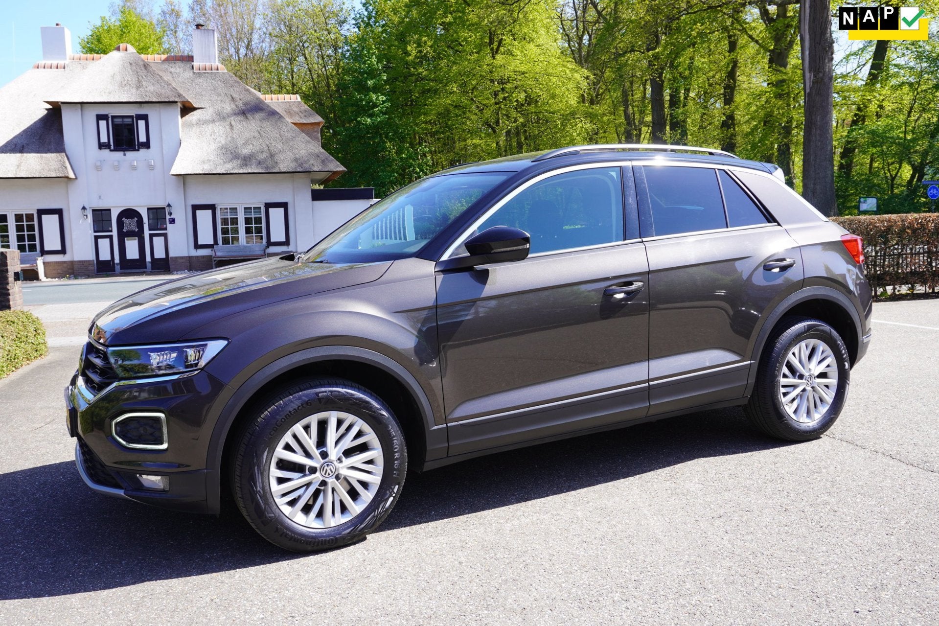 Volkswagen T-Roc 1.5 TSI Style Navi Pdc Panoramadak Trekhaak, Auto's, Voorwielaandrijving, Euro 6, 4 cilinders, Adaptive Cruise Control
