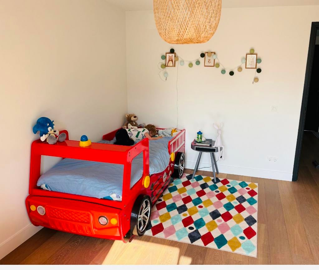 Brandweerbed 1 jaar oud , super goed, Kinderen en Baby's, Kinderkamer | Bedden, Ophalen, 85 tot 100 cm, Zo goed als nieuw, Matras