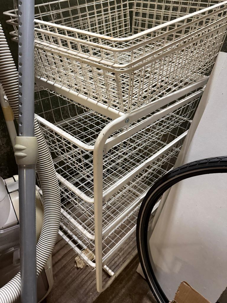 Witte draadmanden kast - Handige opberger, Ophalen, Gebruikt
