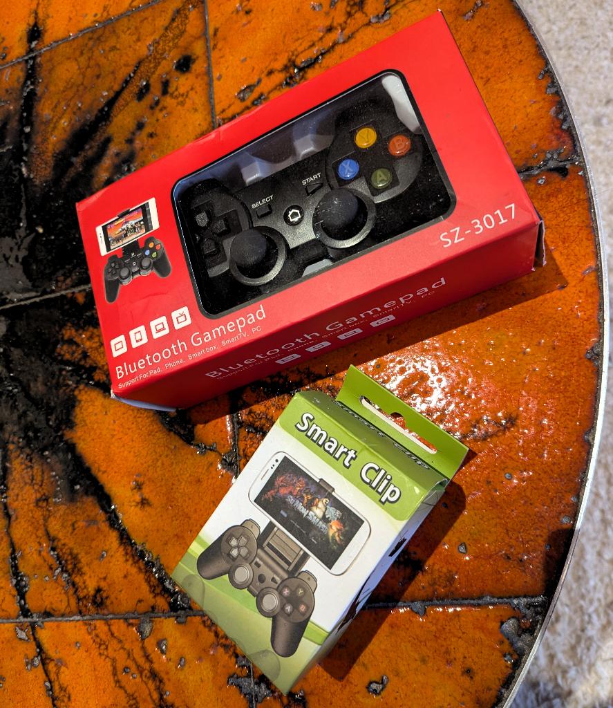 Bluetooth gamepad with mobile clip, Ophalen of Verzenden, Nieuw, Generic