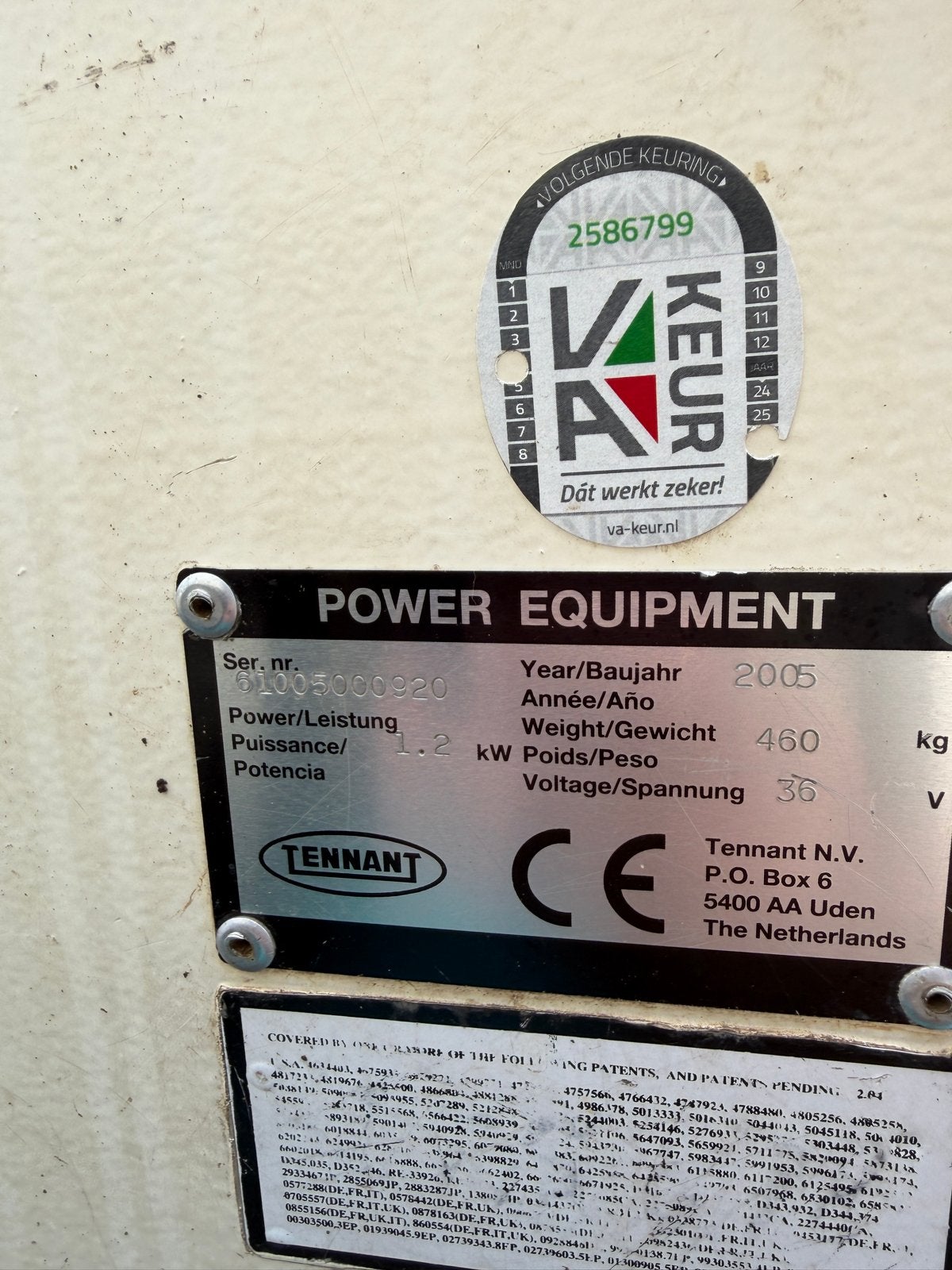 Tennant 6100 opzitveegmachine met oplader, Zakelijke goederen, Machines en Bouw | Onderhoud en Reiniging, Ophalen