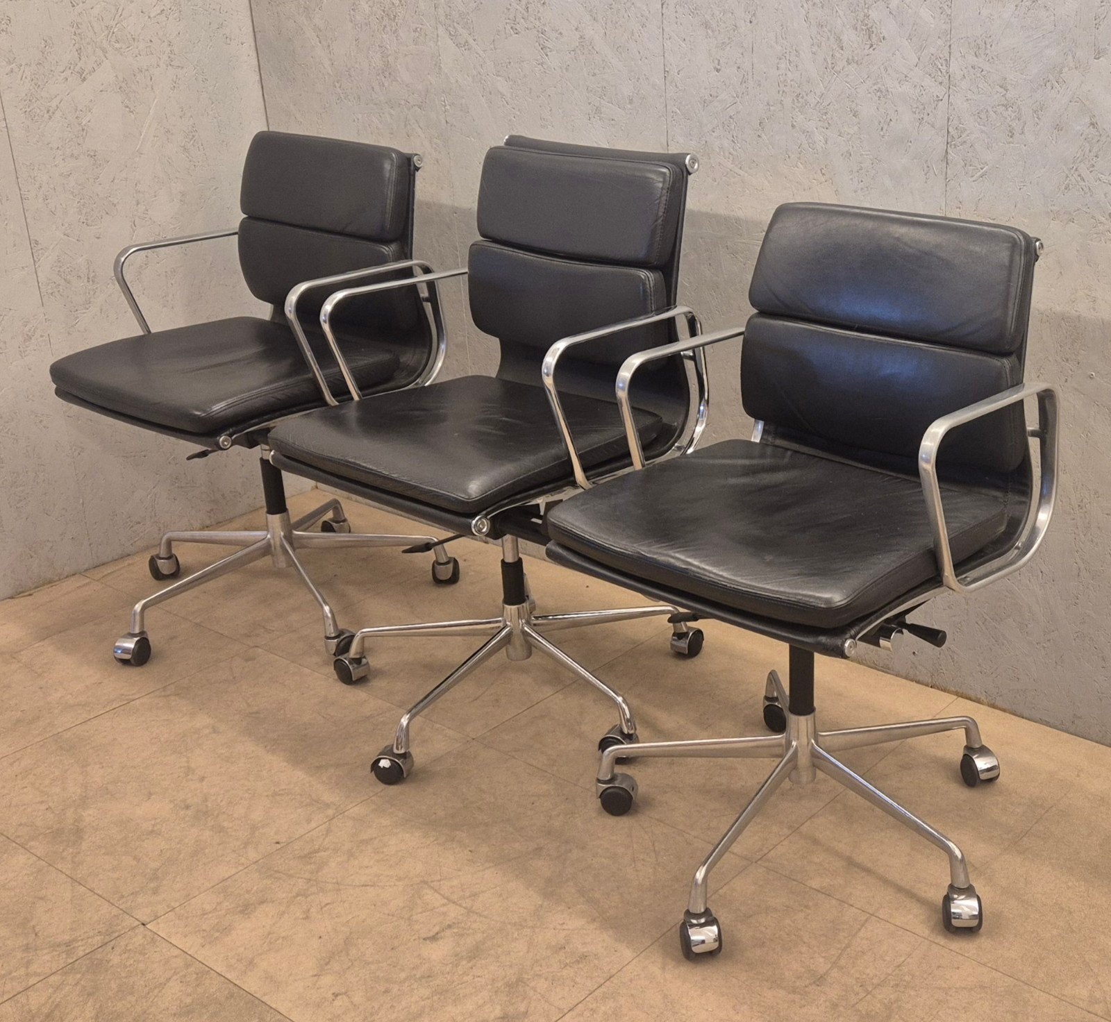 3 design bureaustoelen eames-stijl verrijdbaar, Ophalen, Gebruikt, Zwart, N.v.t