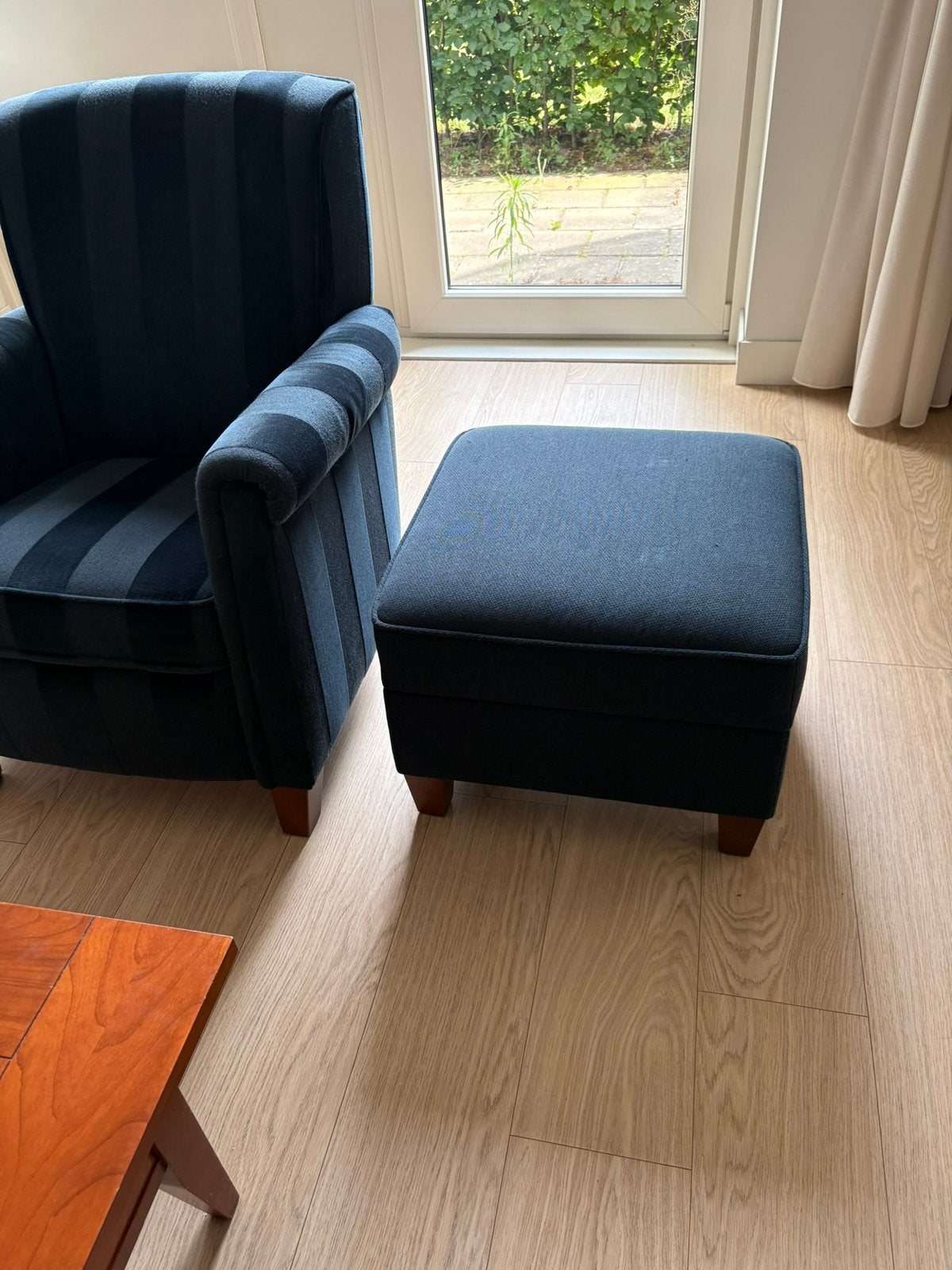 Poef / voetenbankje blauw, Ophalen, Gebruikt, Stof, 50 tot 75 cm