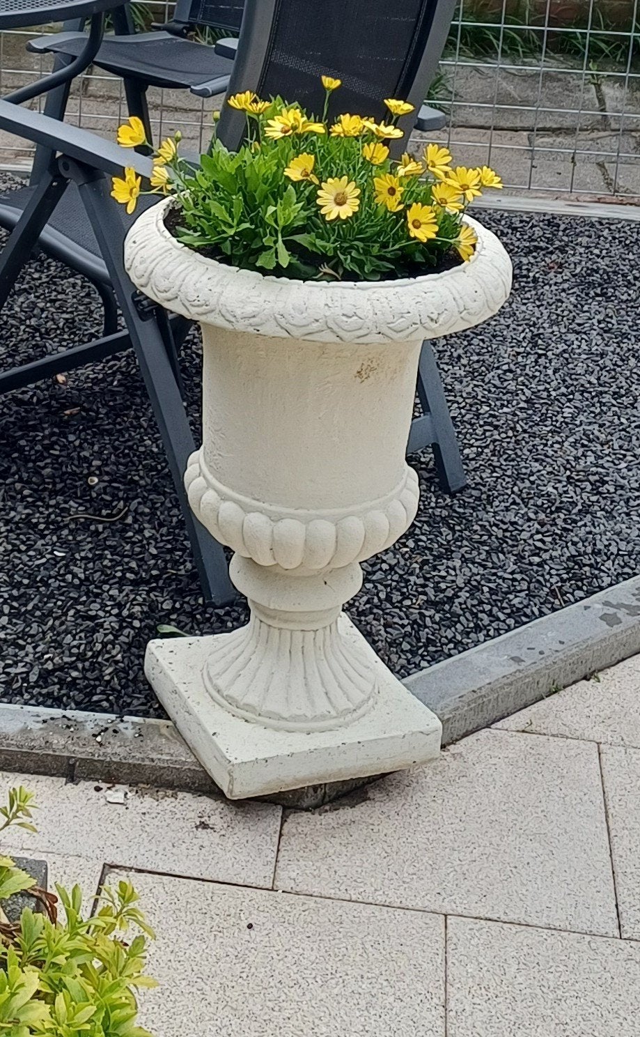 Decoratieve bloempot op voetstuk voor buiten, Gebruikt, Rond, Beton, Balkon