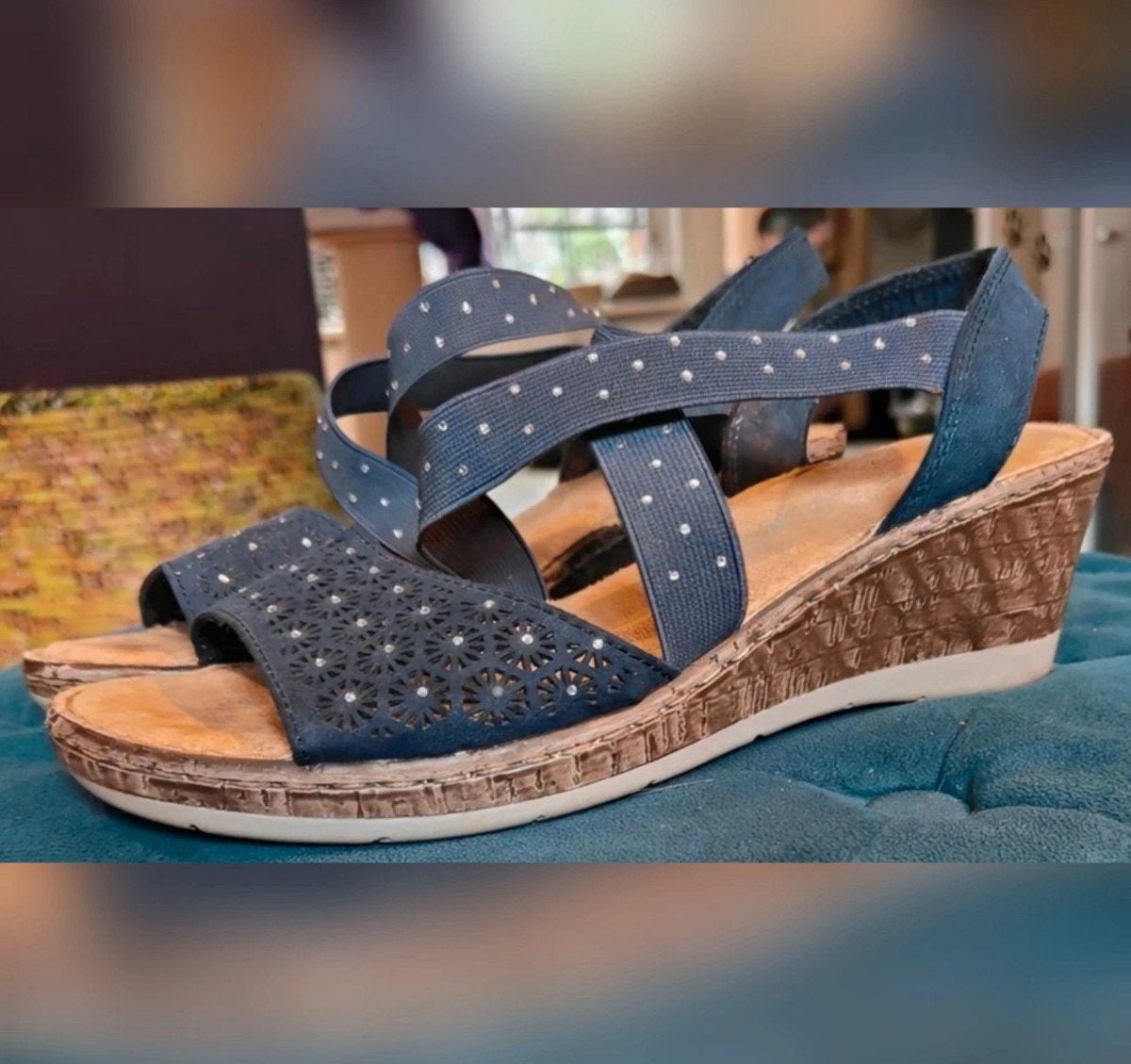 Comfortabele donkerblauwe sandalen met sleehak Blue Box maat, Kleding | Dames, Ophalen of Verzenden, Zo goed als nieuw, Blauw