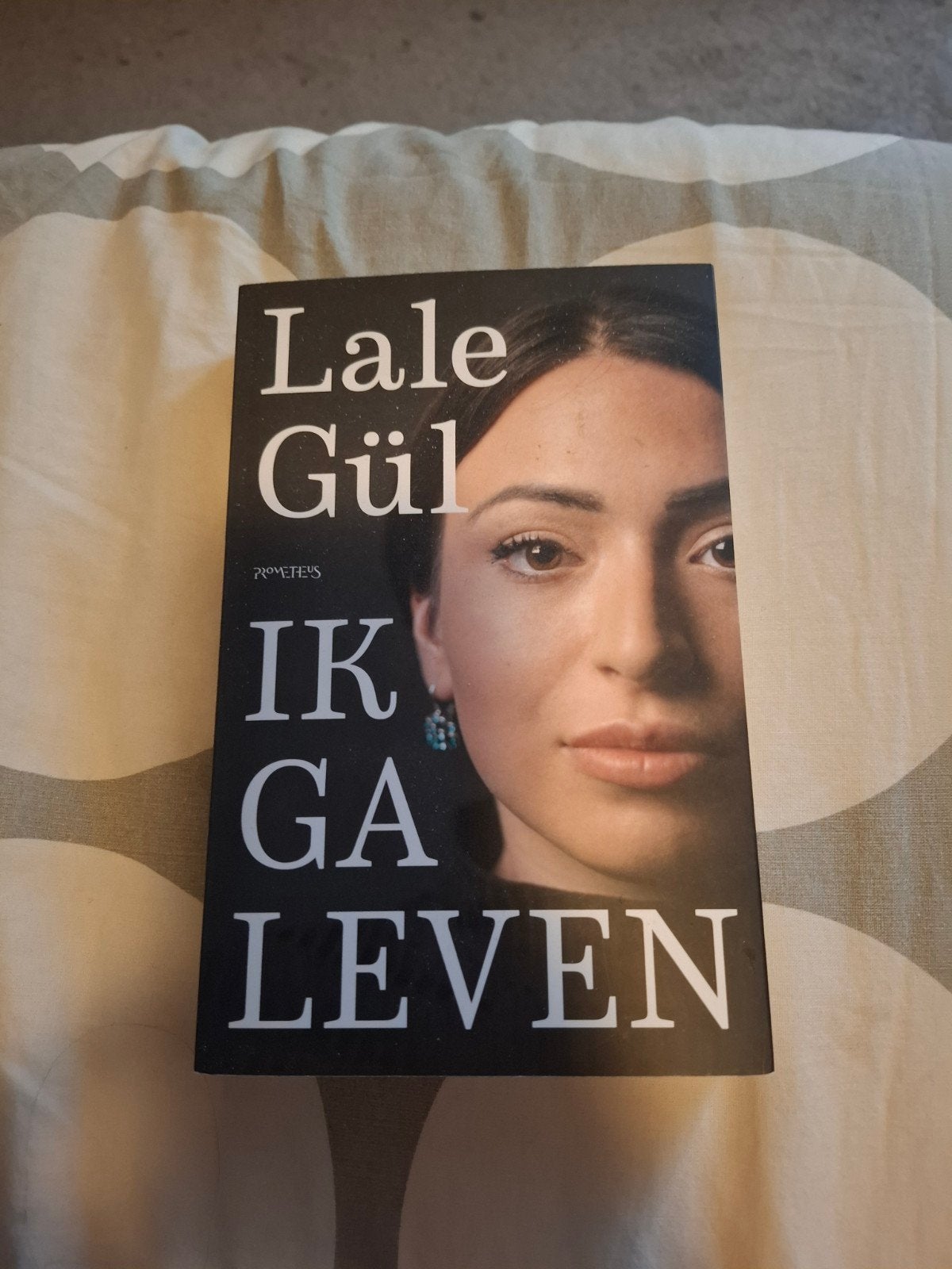Ik ga leven - Lale Gül (Roman), Boeken, Ophalen of Verzenden, Zo goed als nieuw, Lale Gül, Nederland