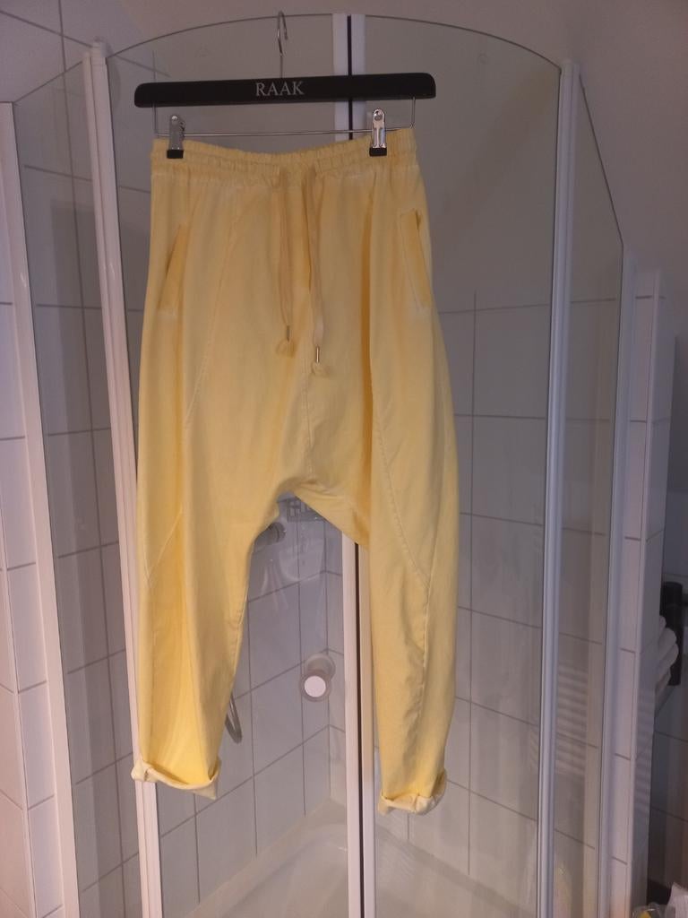 Lage kruis broek, Kleding | Dames, Broeken en Pantalons, Maat 38/40 (M), Kort, Verzenden, Geel