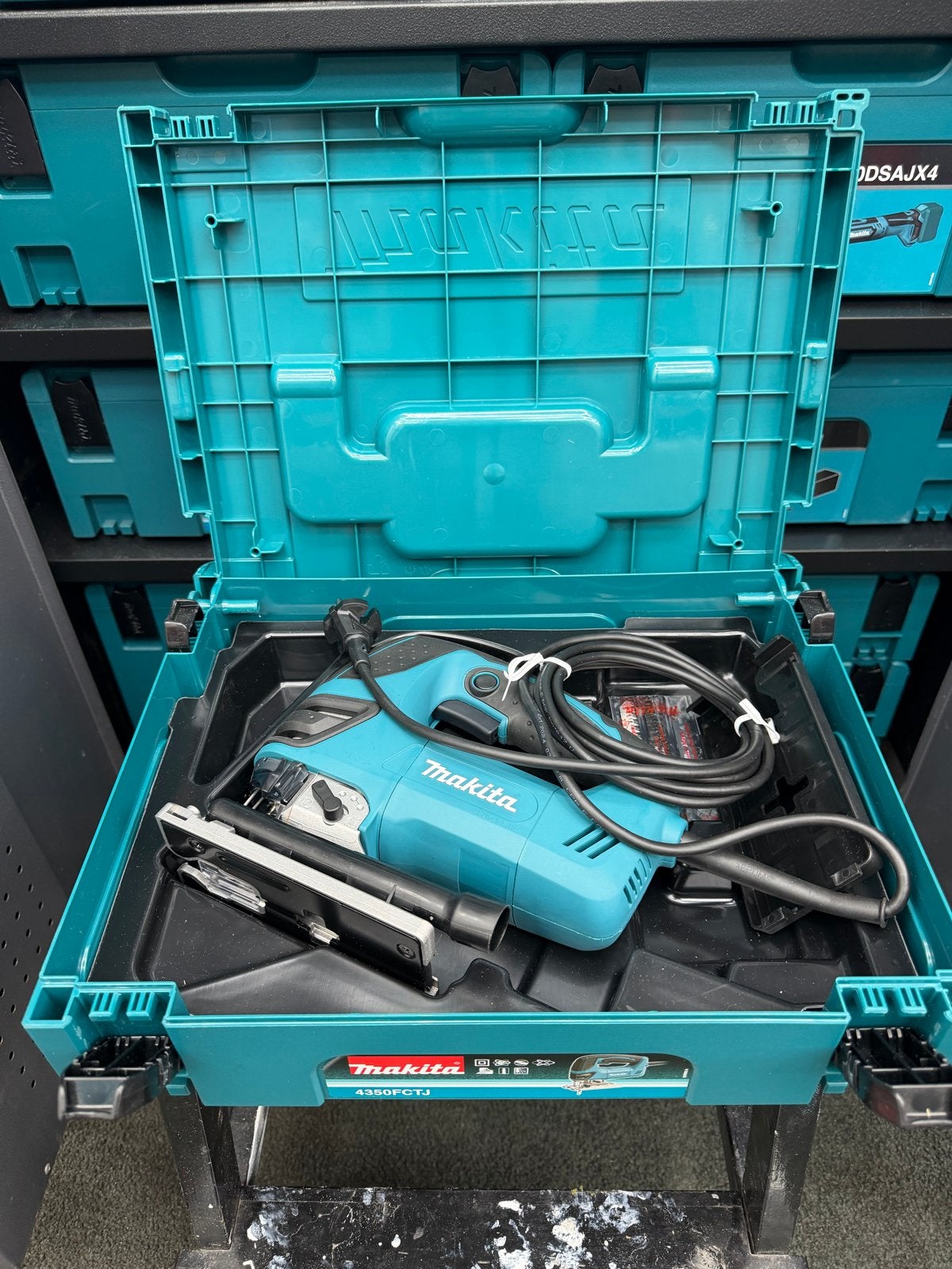 Nieuwe Makita 4350FCTJ Decoupeerzaag in koffer, Doe-het-zelf en Verbouw, Gereedschap | Zaagmachines, Ophalen of Verzenden, Nieuw