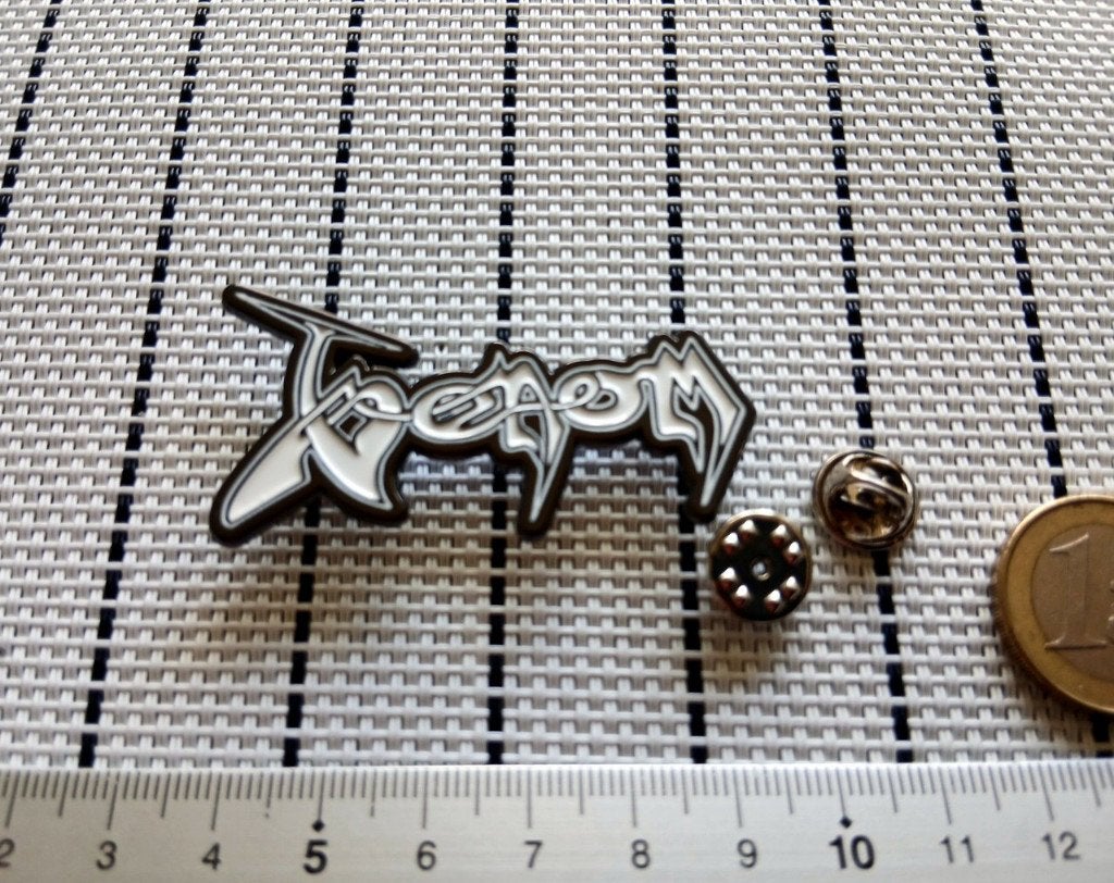 Venom leuke shaped metal pin speld badge nieuw n4, Verzenden, Nieuw, Overige typen