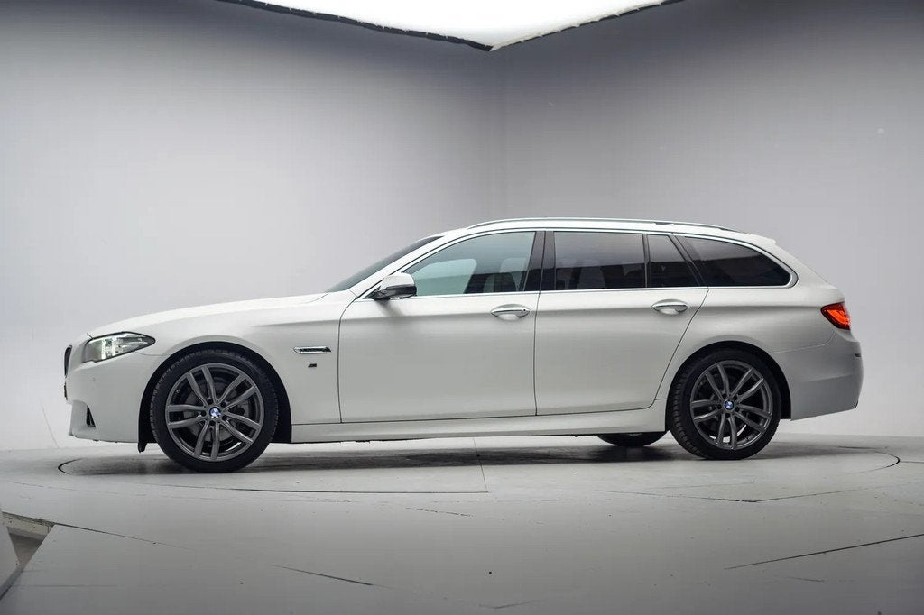 BMW 5 Serie TOURING 520i M-Sport High Executive Aut. [ Panor, Automaat, 15 km/l, Gebruikt, 4 cilinders