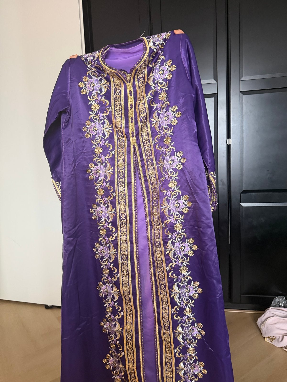 Prachtige paarse kaftan met gouden borduursels, Maat 38/40 (M), Paars, Ophalen of Verzenden, Zo goed als nieuw