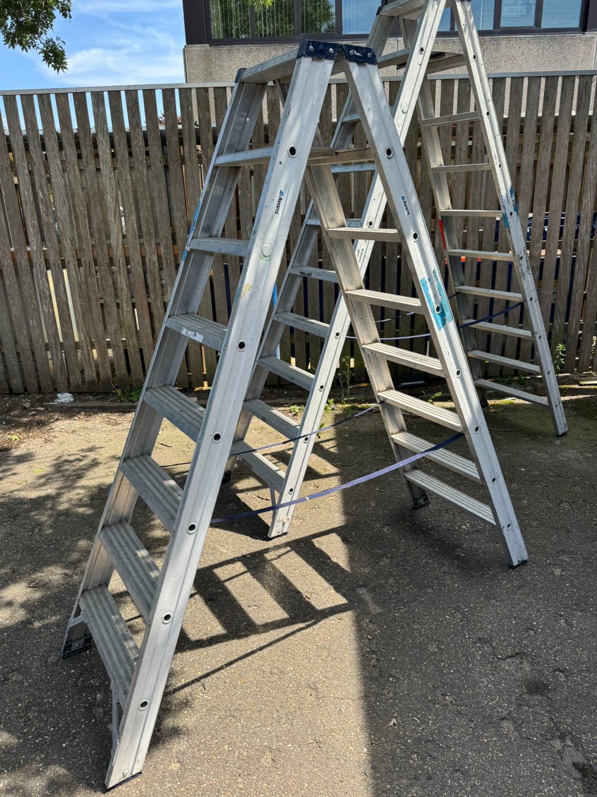 2x8 treden dubbel oploopbare trap, Ophalen, Zo goed als nieuw, Minder dan 2 meter