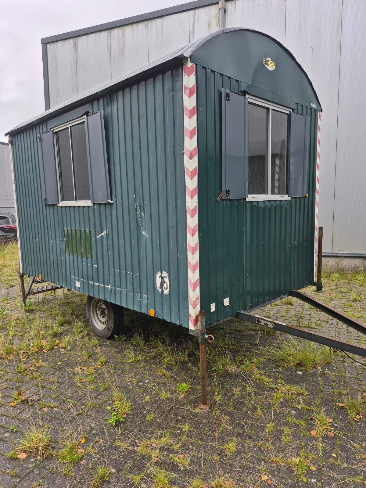 Mooie metalen schaftwagen/werkplek/bouwkeet, Ophalen