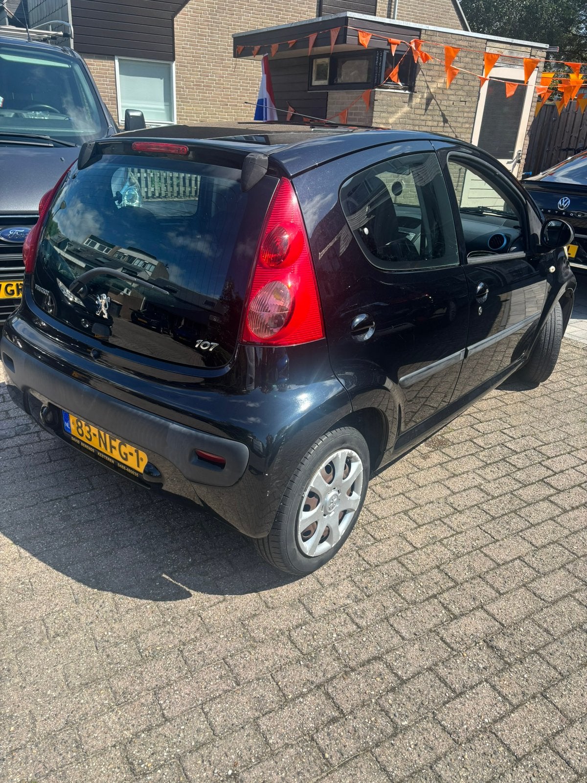 Peugeot 107 5DR 2010 Zwart inruil mogelijk nw apk mogelijk, Voorwielaandrijving, Elektrische ramen, Zwart, 4 stoelen
