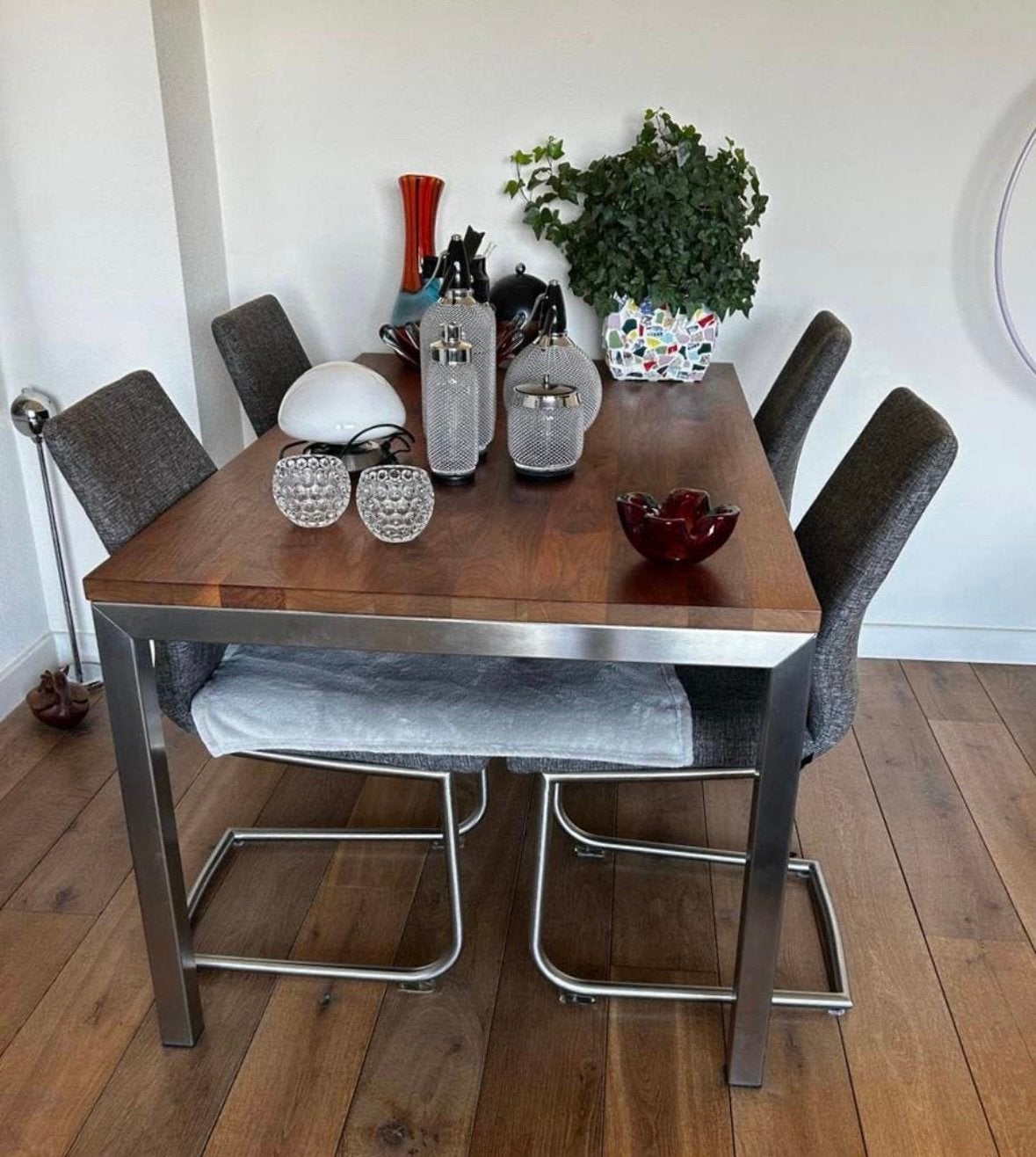 Notenhouten Eettafel + Hazel & Henders eetkamer stoelen, Huis en Inrichting, Ophalen, Gebruikt, 4 tot 6 stoelen
