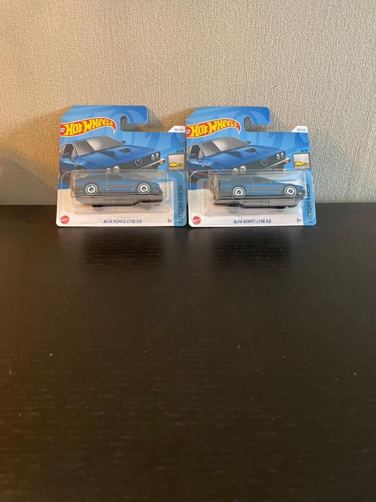 2x hotwheel alfa romeo, Ophalen of Verzenden, Zo goed als nieuw