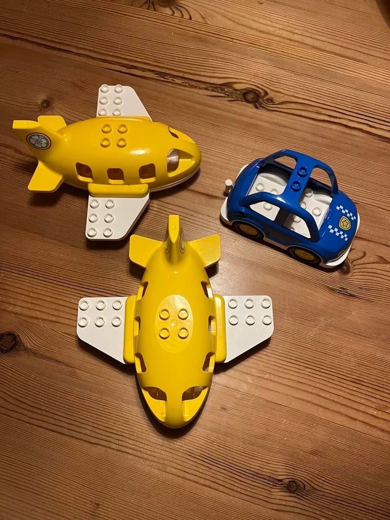 Duplo 2 vliegtuigen en auto, Ophalen, Zo goed als nieuw, Duplo