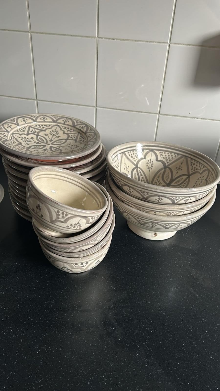 Marokkaans servies: borden, kommen en schalen, Ophalen, Gebruikt, Overige stijlen, Aardewerk