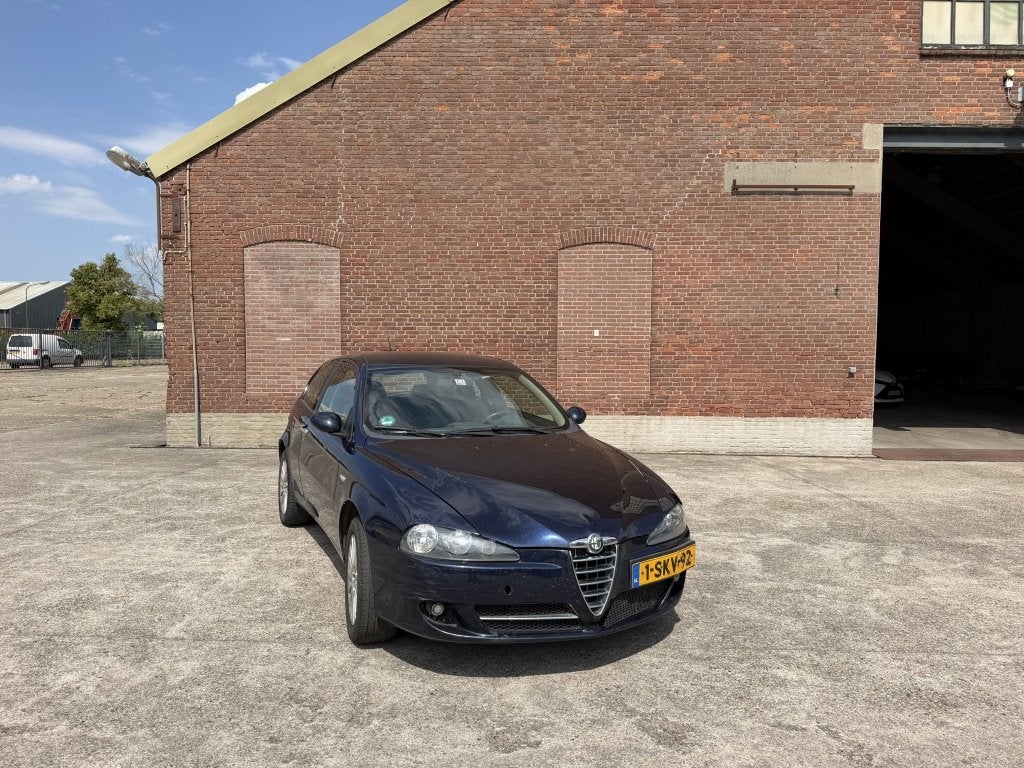 Alfa Romeo 147 APK TOT OKTOBER 1.9 JTD Business (bj 2007), Voorwielaandrijving, Gebruikt, 4 cilinders, Bedrijf