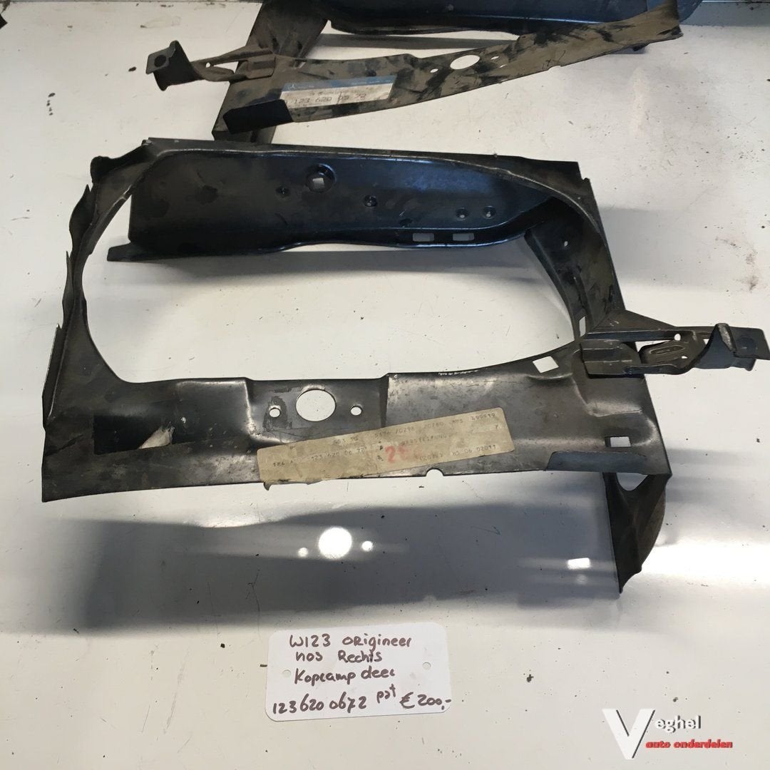 Mercedes W123 Nos Koplamp rand Rechts  123 620 0672