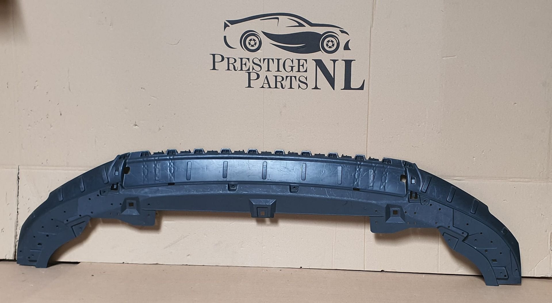 Afdekplaat Audi Q2 81A Onderlip Origineel 81A807233B, Gebruikt, -, Voor, -