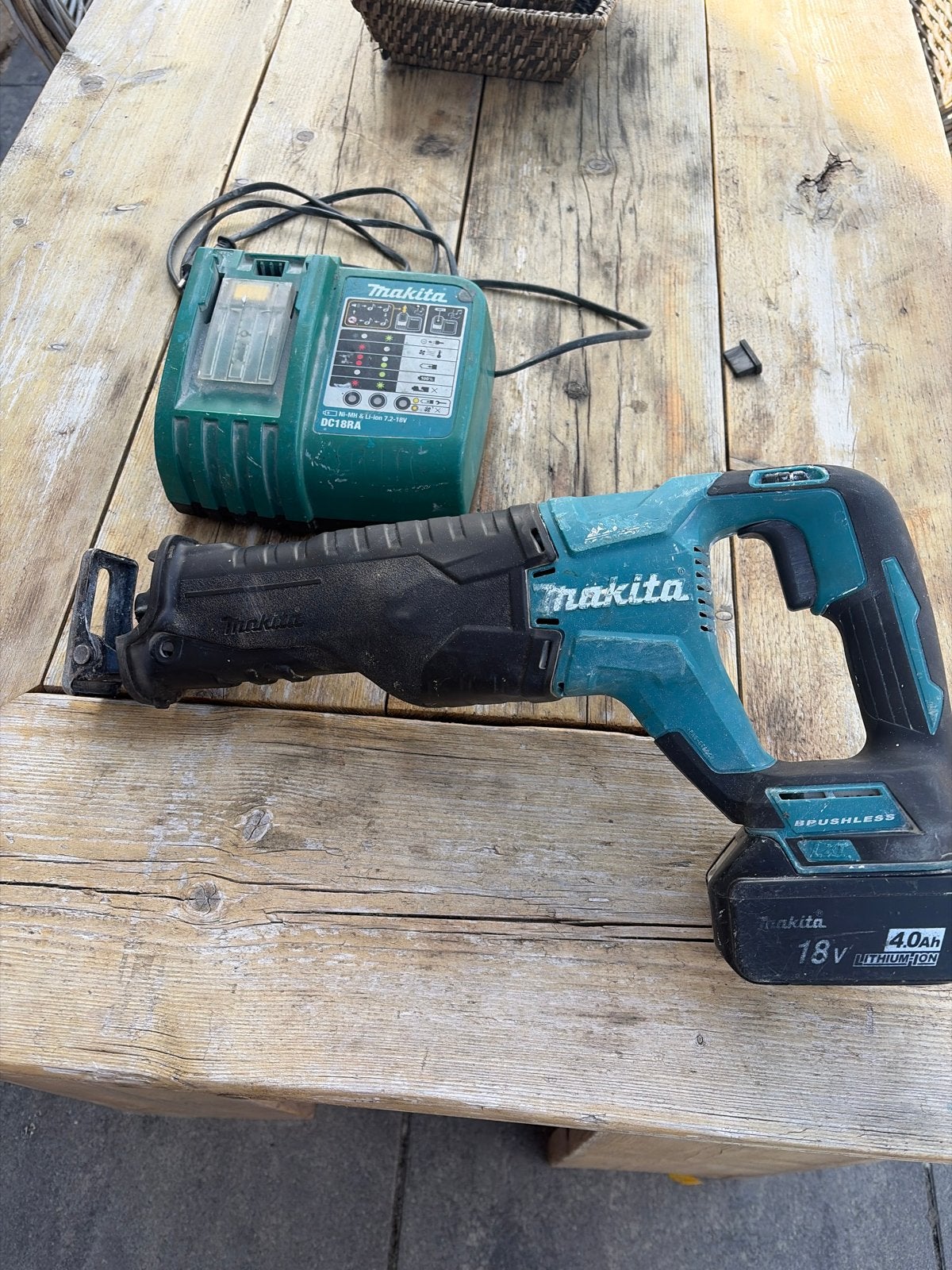 Makita Reciprozaag met Accu en Oplader, Doe-het-zelf en Verbouw, Ophalen of Verzenden, Gebruikt, Reciprozaag
