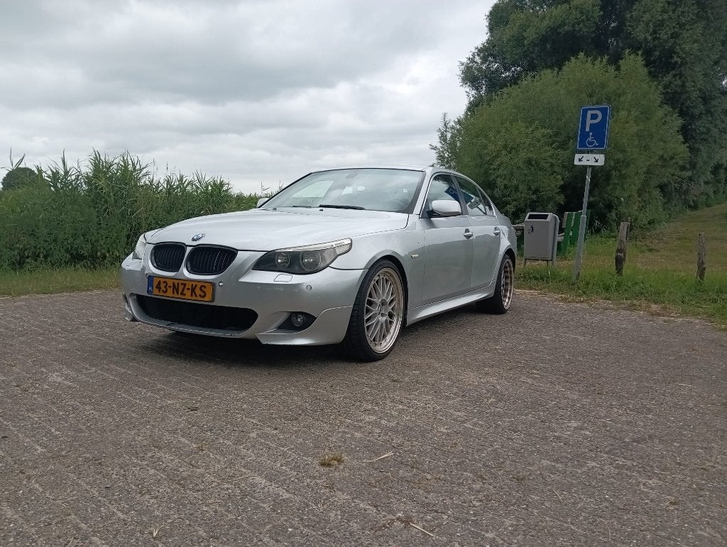 BMW 5-Serie 2.5 I 525 2004 Grijs, Auto's, Achterwielaandrijving, 1800 kg, Bedrijf, Handgeschakeld