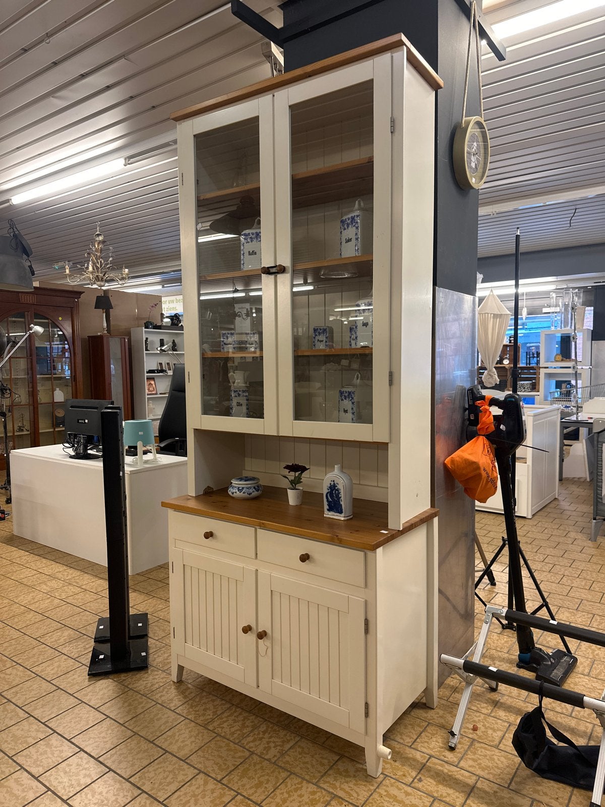 Mooie buffetkast met vitrine en opbergruimte, Gebruikt, Voorheuvel 48, Ophalen of Verzenden, Kringloop