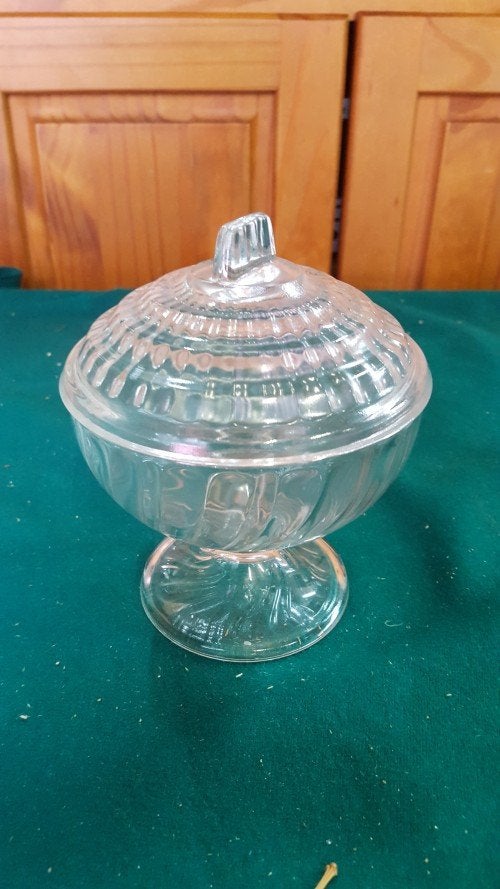 Bonbon schaal van kristal op voet met deksel, Ophalen of Verzenden, 'T Olde Gre-j, Info@toldegrej.nl, Endepoelstraat 20f Didam
