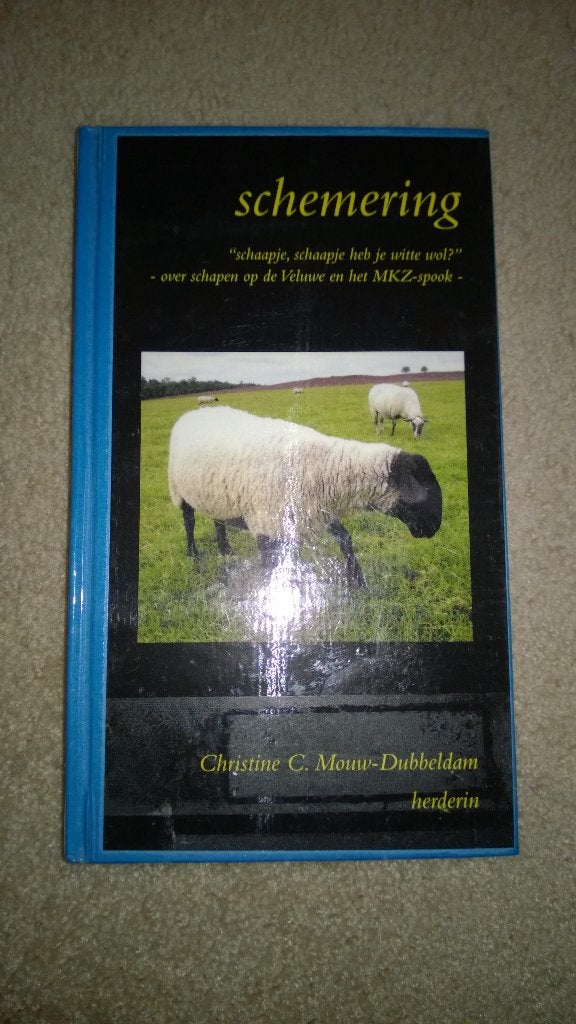 Boek - 451 - Schemerig, Ophalen of Verzenden, Zo goed als nieuw