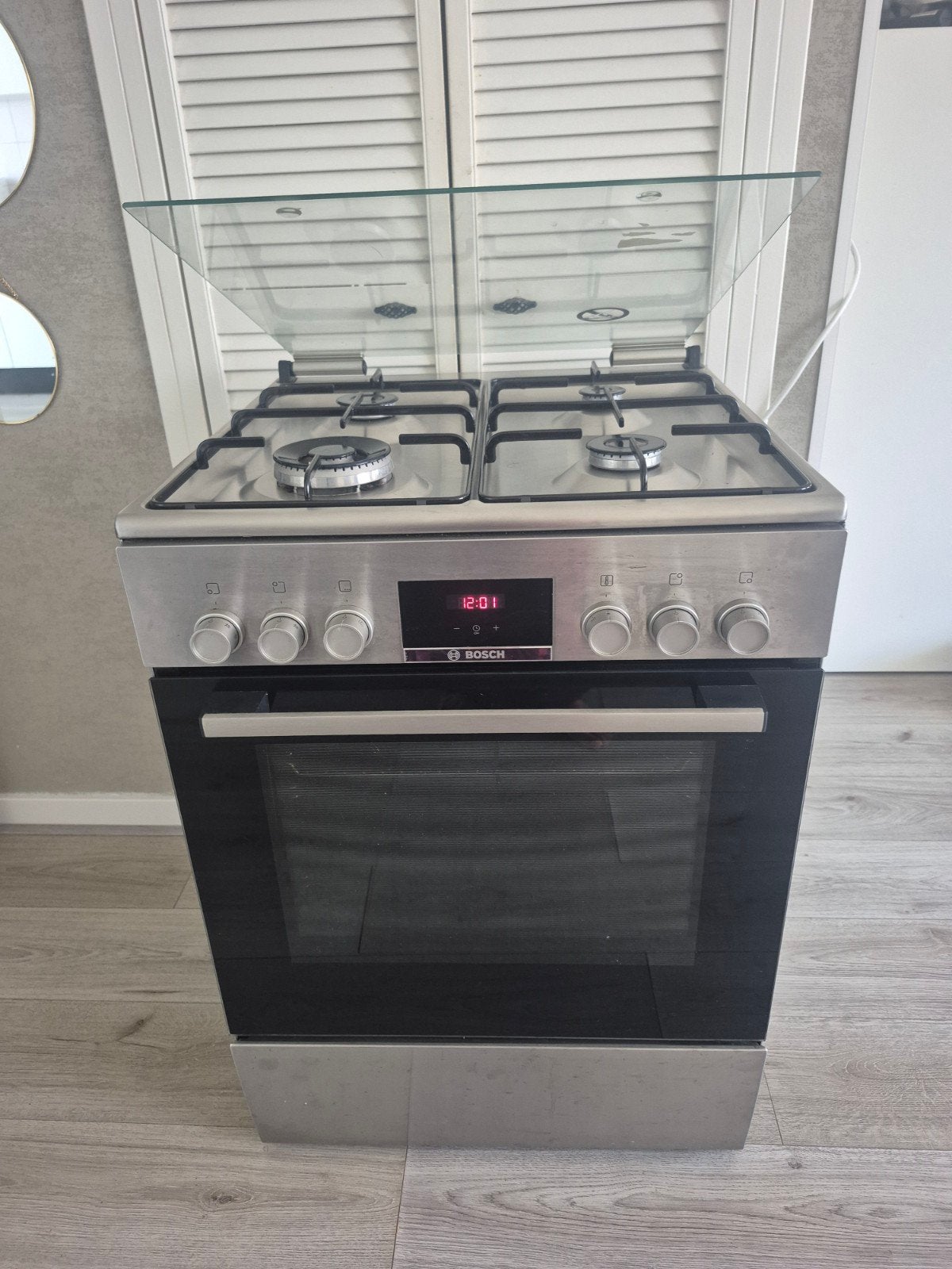 Bosch Vrijstaand Gasfornuis met Oven - Zo goed als nieuw, Ophalen, Grill, 4 kookzones, Zo goed als nieuw