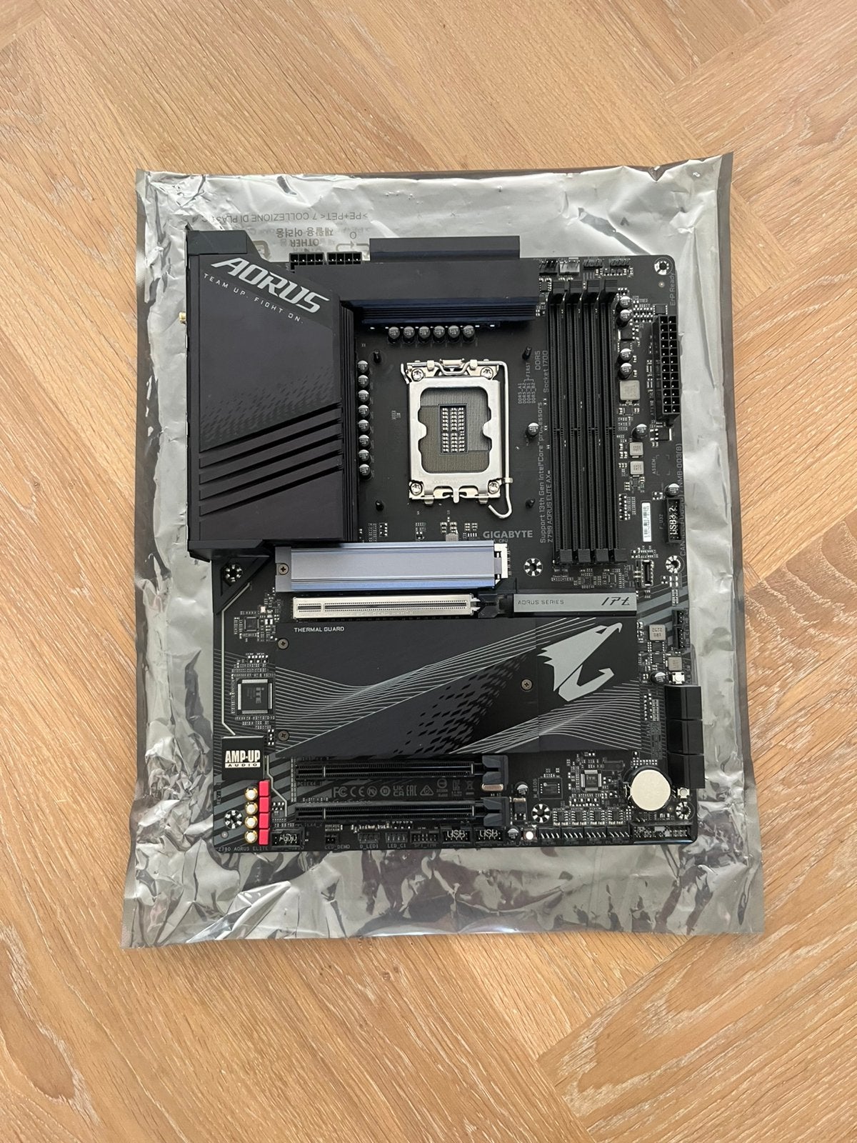 Intel Core i5-13600KF + Gigabyte Z790 AORUS ELITE AX Mobo, Gebruikt, Overige, Ophalen of Verzenden, Intel Core i5