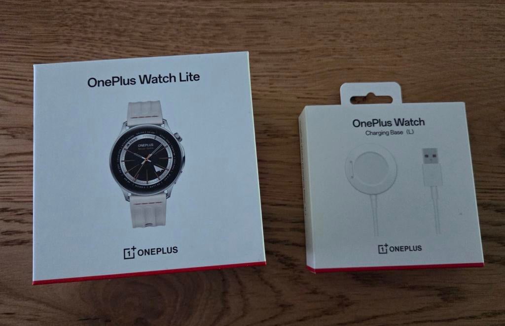 New & Sealed OnePlus Watch Lite (Silver Steel) + Charger, Sieraden, Tassen en Uiterlijk, Smartwatches, Nieuw, Ophalen of Verzenden