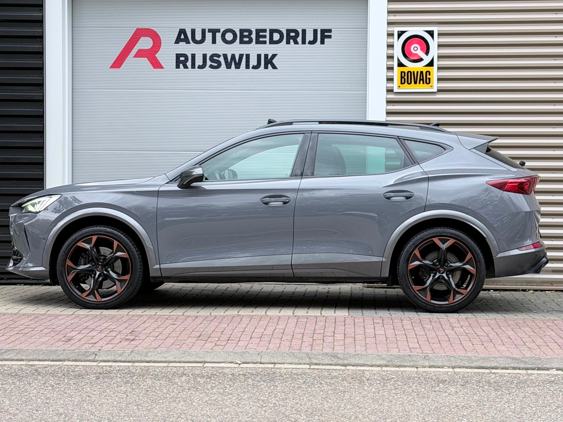 Cupra FORMENTOR 2.0 TSI 4DRIVE Pano/Trekhaak/Matrix, Euro 6, 4 cilinders, Alcantara, 1526 kg