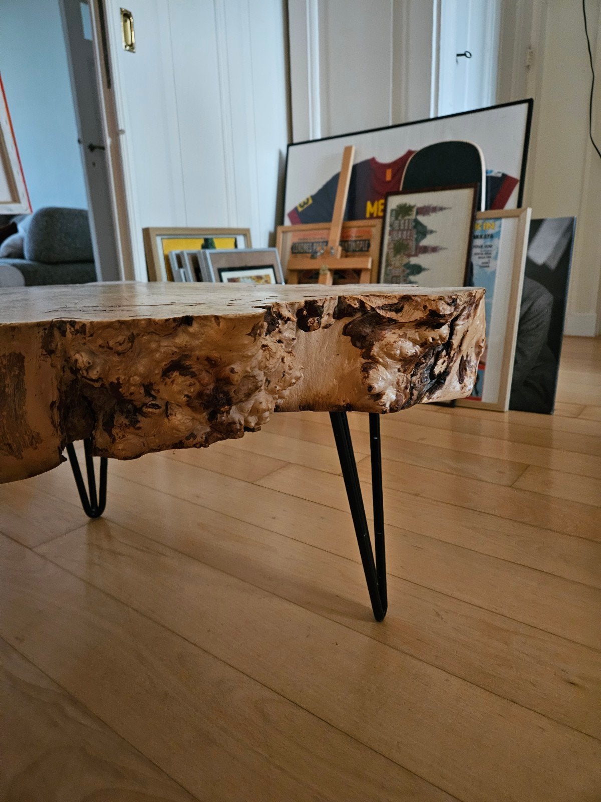 Unieke salontafel van massief boomstam met metalen poten, Ophalen