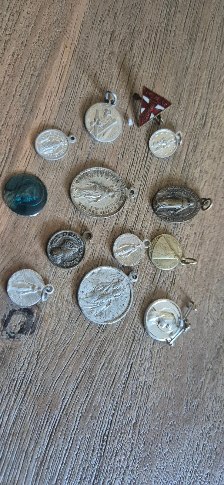13 Wonderdadige Medailles van Diverse Materialen, Verzamelen, Religie, Ophalen of Verzenden, Gebruikt, Sieraad, Christendom | Katholiek