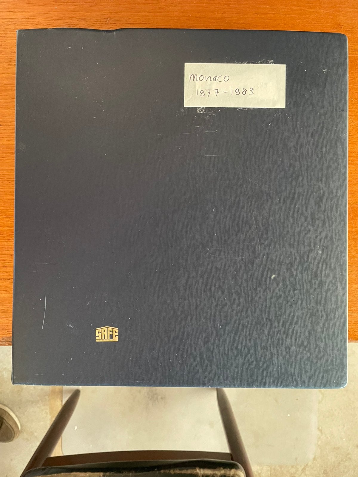 Safe album Monaco 1977-1983   €5, Postzegels en Munten, Ophalen of Verzenden, Verzamelalbum