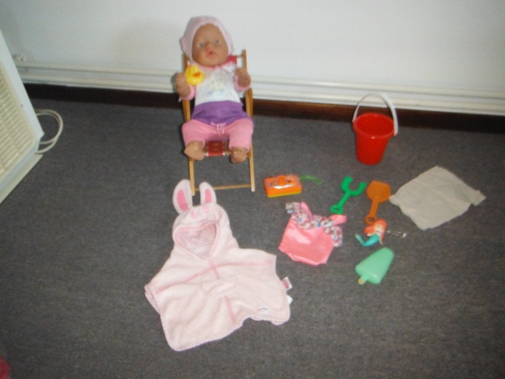 baby born pop met strandstoel  kleertjes en acc, Ophalen of Verzenden, Gebruikt, Babypop