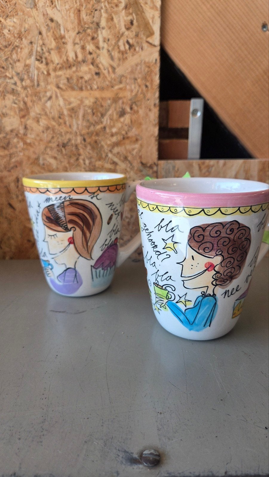 2 blond bekers met label, Ophalen of Verzenden, Zo goed als nieuw, Aardewerk, Kop(pen) en/of Schotel(s)