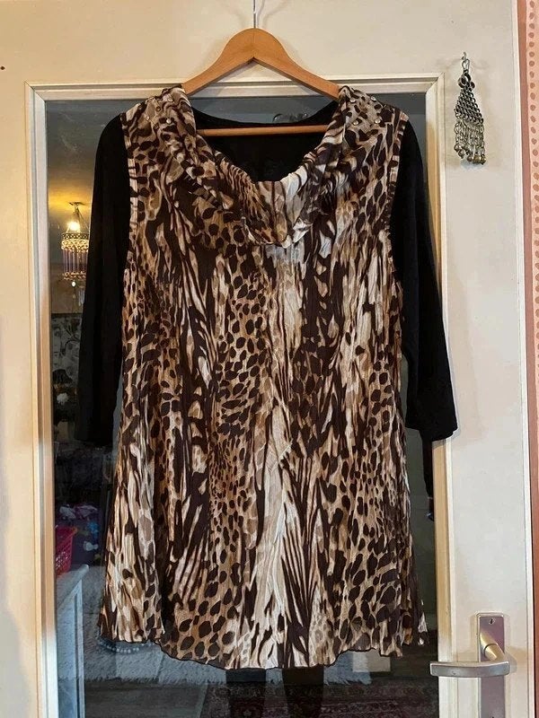 Zwart shirtje met bruine dierenprint tuniek 42 nu 17,99€, Overige kleuren, Maat 42/44 (L), Nieuw, Ophalen of Verzenden