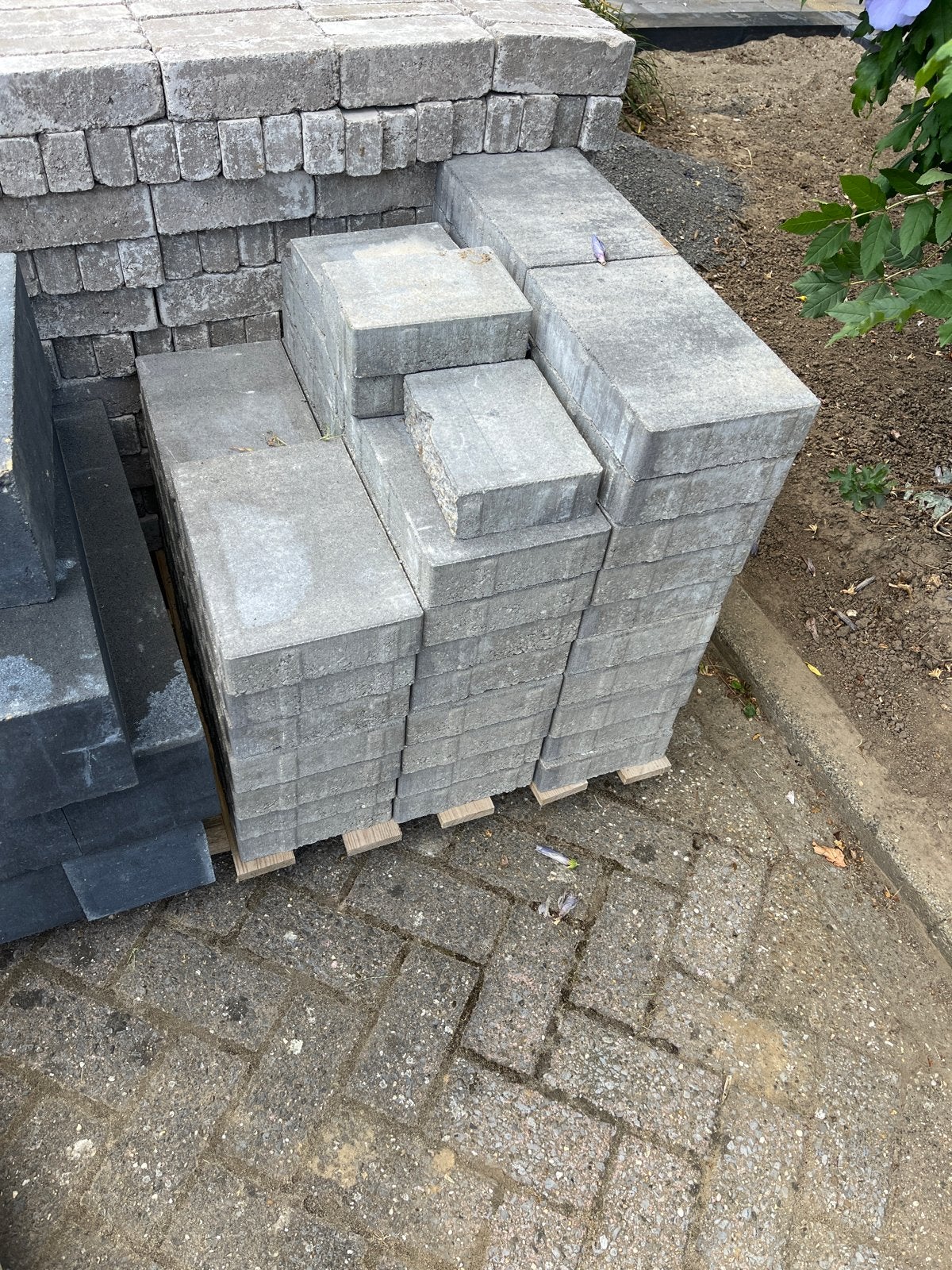 Rest partij betonnen klinkers en stenen, Gebruikt, Klinkers, Ophalen of Verzenden, 10 m² of meer