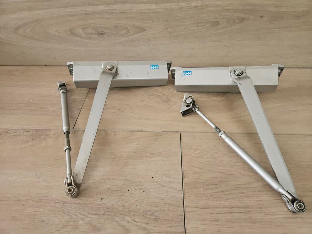 Nhn deurdranger  2 stuks, Ophalen of Verzenden, IJzer, Overige typen