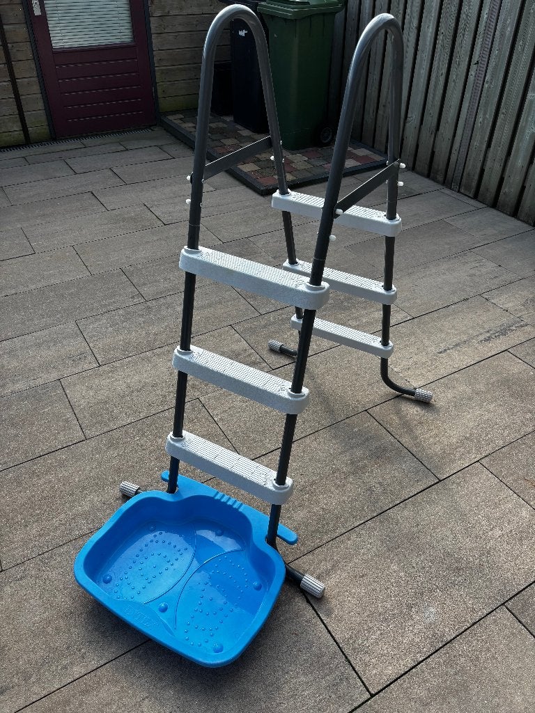 INTEX zwembadtrap + voetenbadje - Zwembad trap - Nieuwstaat!, Tuin en Terras, Ophalen, Zo goed als nieuw, Ladder