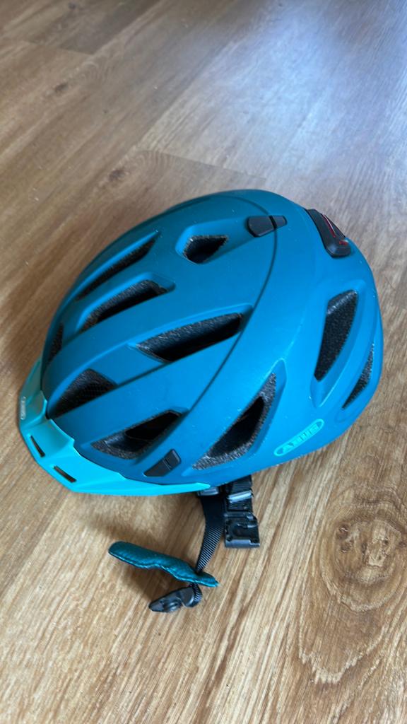 ABUS Fietshelm - Blauw/Turquoise - Zo goed als nieuw, Fietsen en Brommers, Fietsaccessoires | Fietshelmen, Zo goed als nieuw, Heer of Dame
