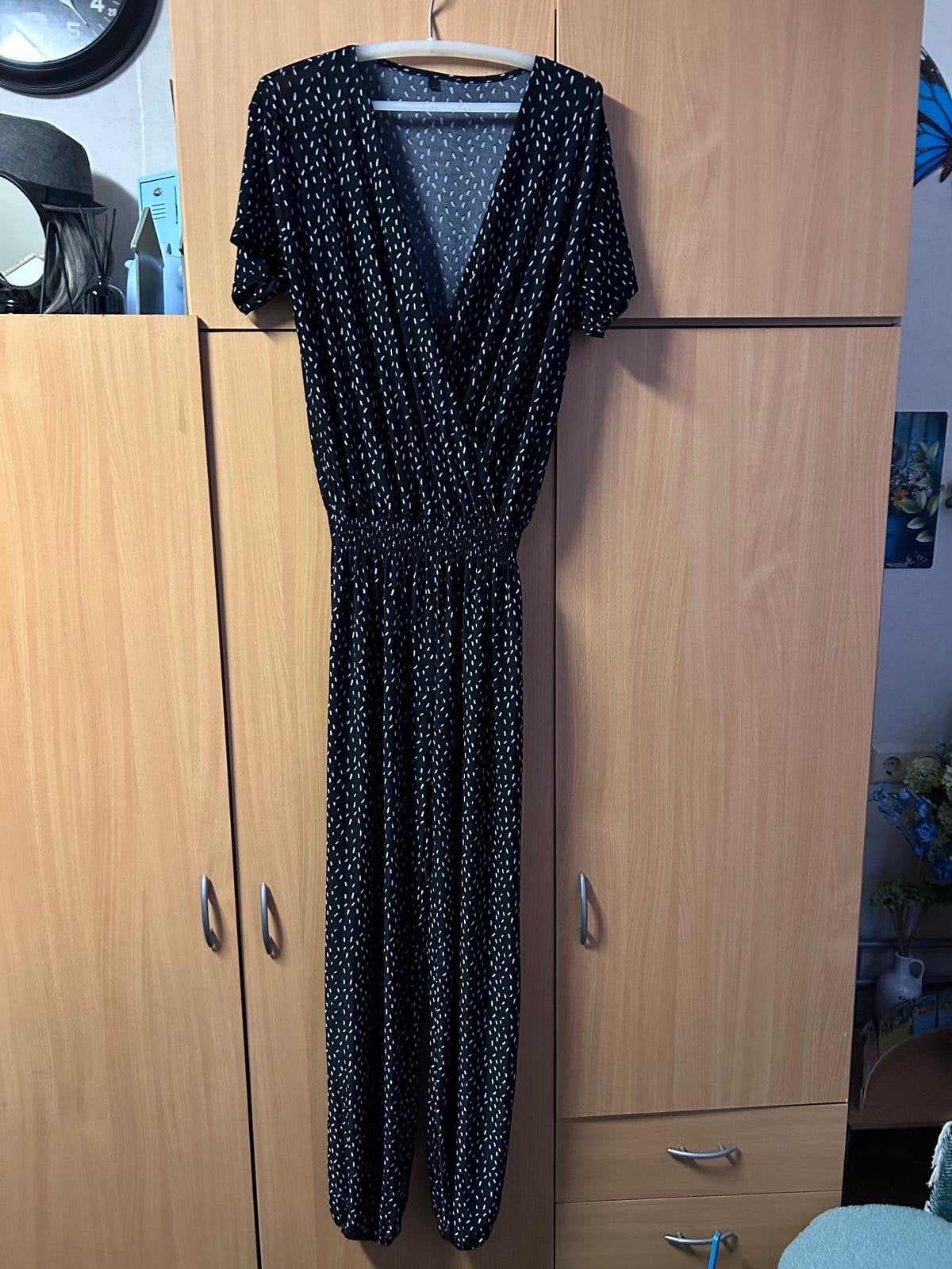 Zwarte jumpsuit met print, weinig gedragen, Kleding | Dames, Jumpsuits, Ophalen of Verzenden, Zo goed als nieuw, Maat 46/48 (XL) of groter