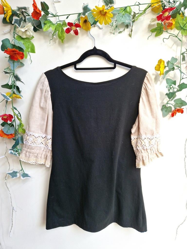 Unieke vintage gothic/trachten shirt blouse met kettinkjes, Ophalen of Verzenden, Zo goed als nieuw, Maat 38/40 (M)