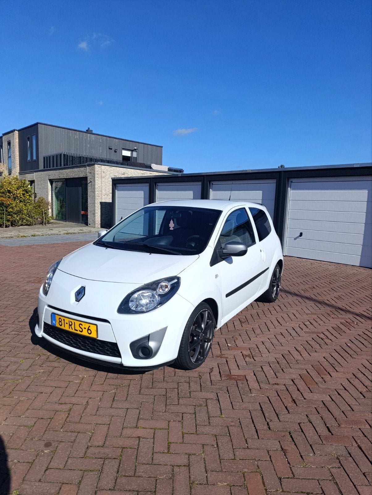 Renault Twingo 1.2 16V 2011 Wit met 2 set velg zommer+winter, Auto's, 839 kg, Twingo, 74 pk, 4 cilinders