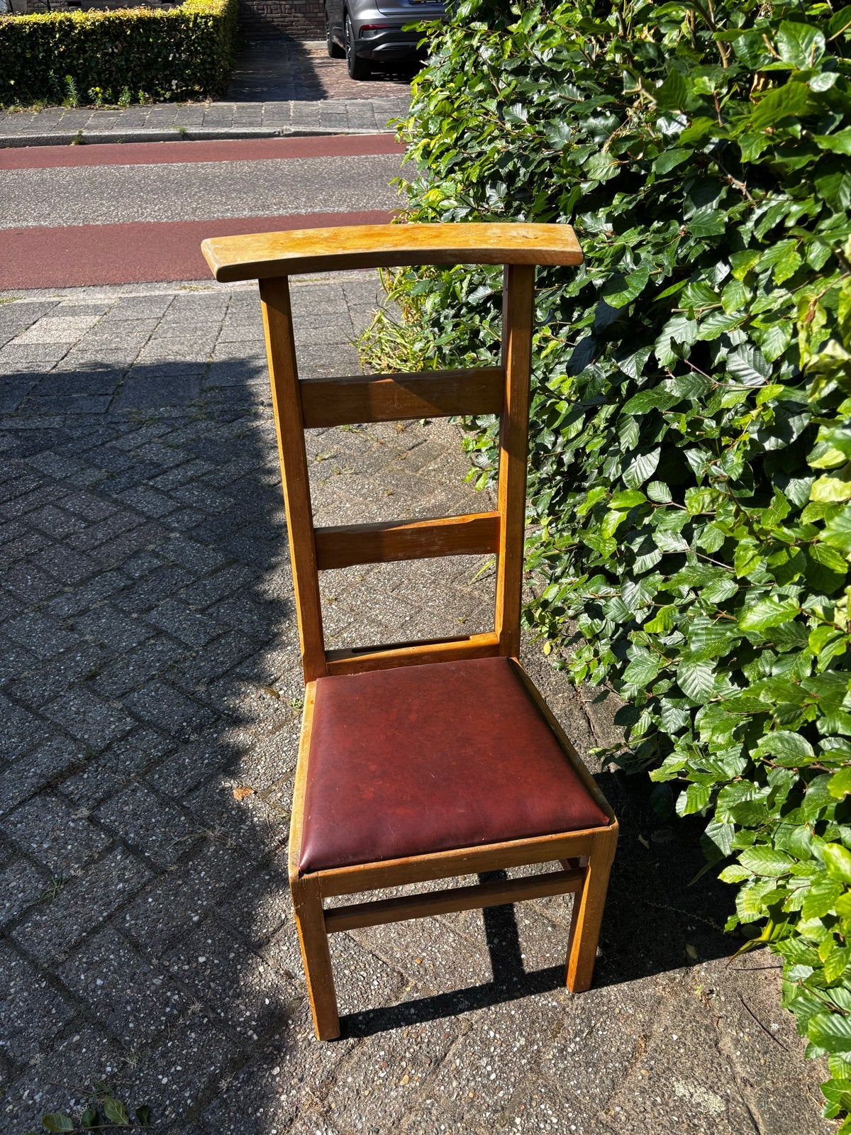 Vintage bidstoel / knielbankje met leren zitting, Antiek en Kunst, Ophalen
